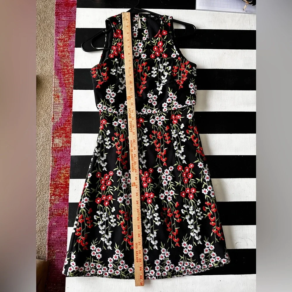 Dress - Picture 3 of 8
